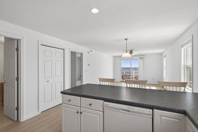 790 York St Apt 4, York, ME 03909