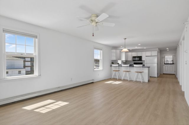 790 York St Apt 4, York, ME 03909
