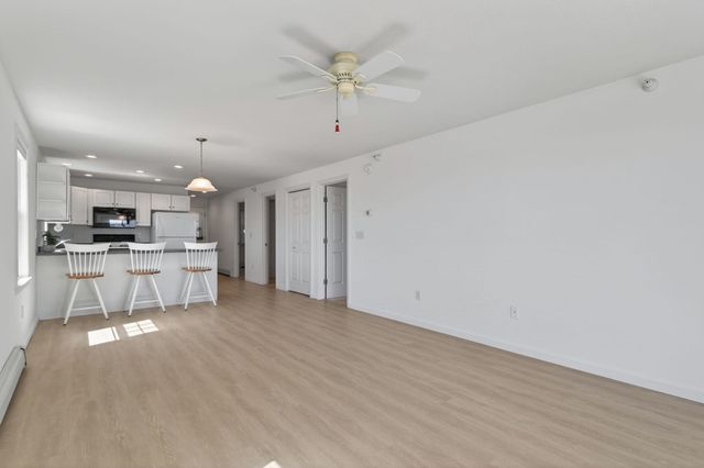 790 York St Apt 4, York, ME 03909