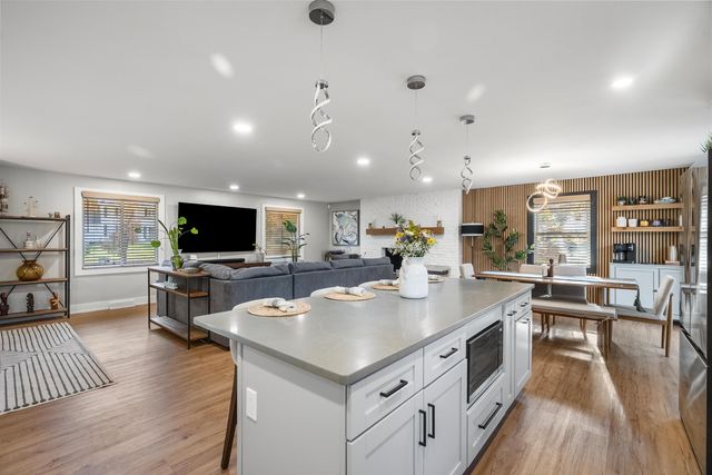 3 Robin Drive, Hudson, NH 03051