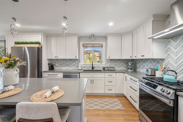 3 Robin Drive, Hudson, NH 03051