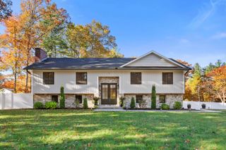 3 Robin Drive, Hudson, NH 03051