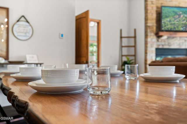 967 Scenic Trail, Gatlinburg, TN 37738