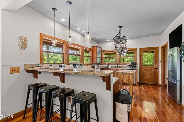 967 Scenic Trail, Gatlinburg, TN 37738