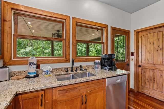 967 Scenic Trail, Gatlinburg, TN 37738