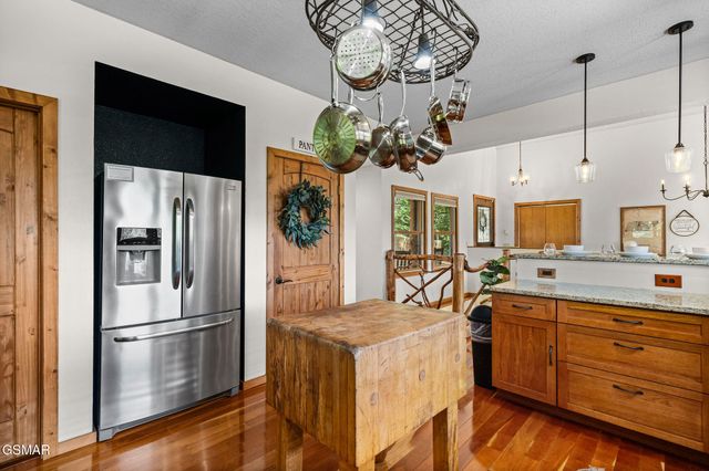 967 Scenic Trail, Gatlinburg, TN 37738