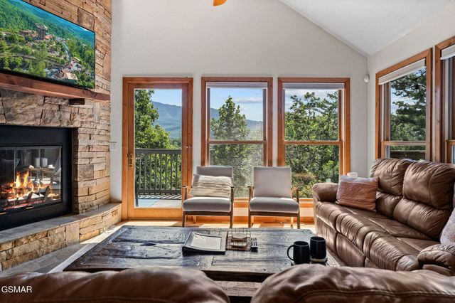 967 Scenic Trail, Gatlinburg, TN 37738