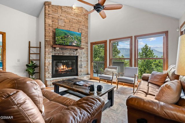 967 Scenic Trail, Gatlinburg, TN 37738