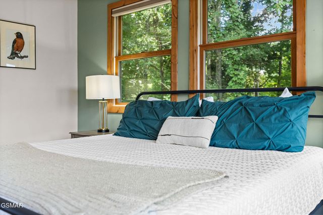 967 Scenic Trail, Gatlinburg, TN 37738