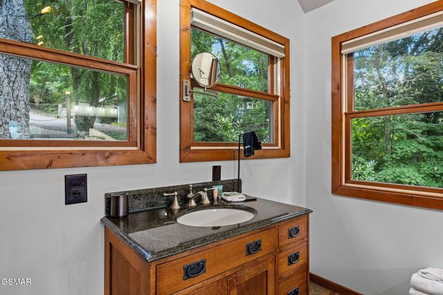 967 Scenic Trail, Gatlinburg, TN 37738