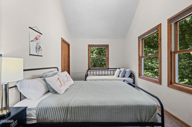 967 Scenic Trail, Gatlinburg, TN 37738