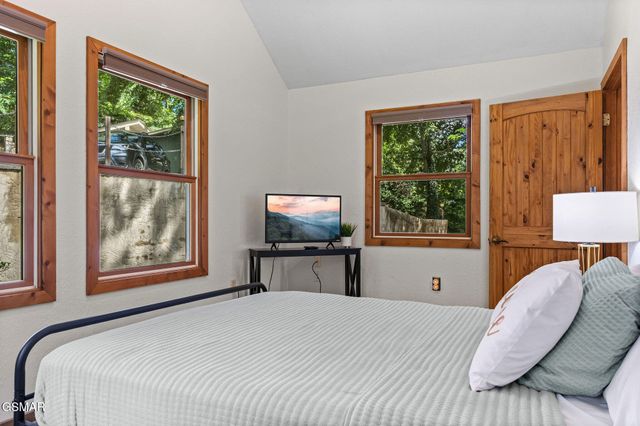 967 Scenic Trail, Gatlinburg, TN 37738