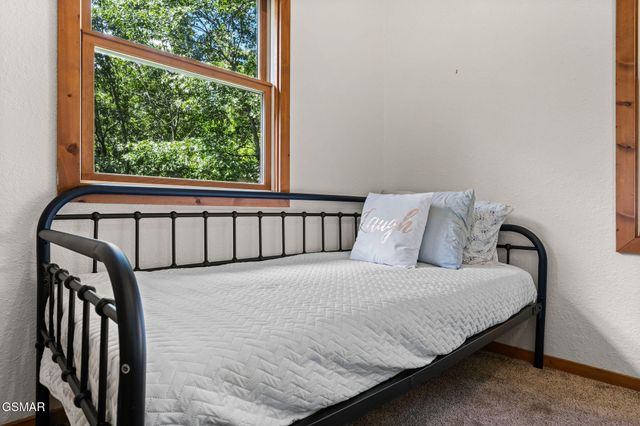 967 Scenic Trail, Gatlinburg, TN 37738