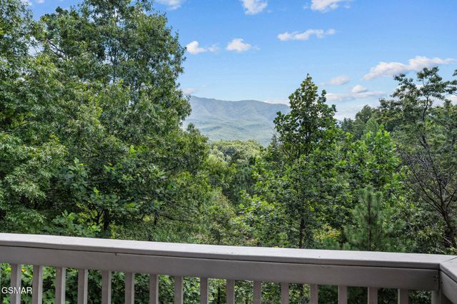 967 Scenic Trail, Gatlinburg, TN 37738