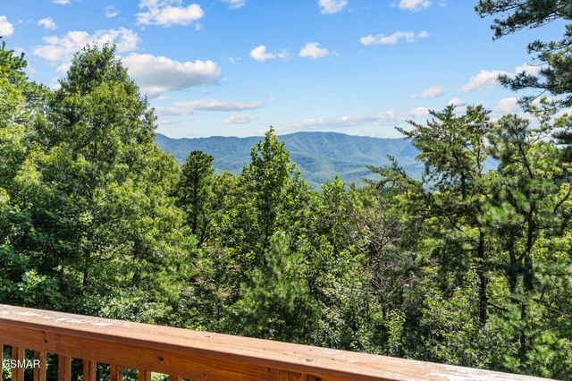 967 Scenic Trail, Gatlinburg, TN 37738