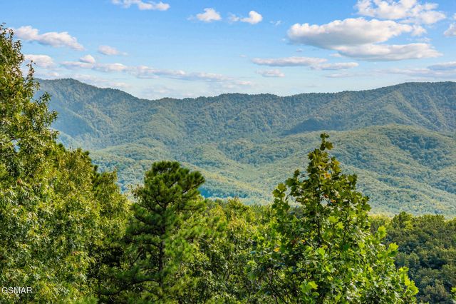 967 Scenic Trail, Gatlinburg, TN 37738