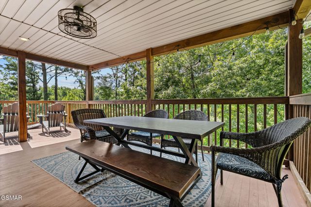 967 Scenic Trail, Gatlinburg, TN 37738