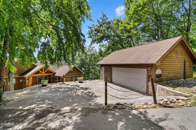 967 Scenic Trail, Gatlinburg, TN 37738