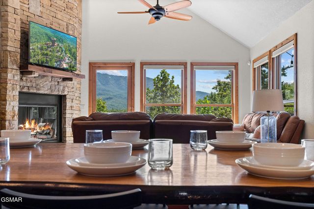 967 Scenic Trail, Gatlinburg, TN 37738