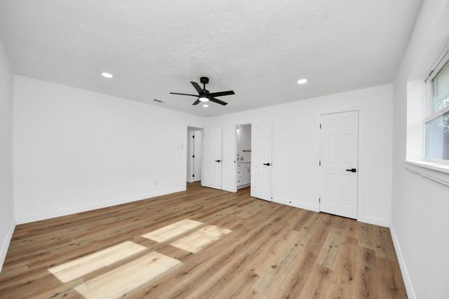 717 Phyllis Court, Conroe, TX 77303