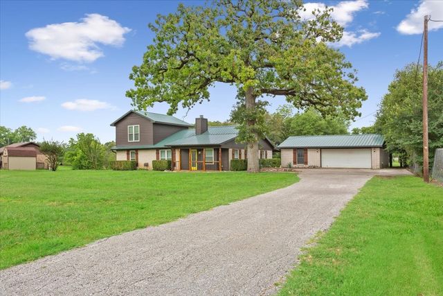 103 Spring Oak Street, Lacy Lakeview, TX 76705