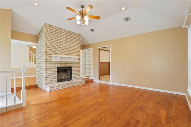 103 Spring Oak Street, Lacy Lakeview, TX 76705