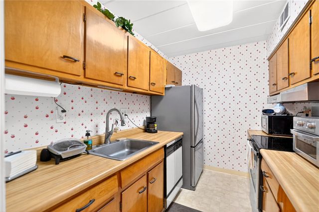 55 Highland Rd 503, Bethel Park, PA 15102