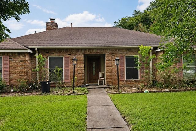 423 Woodvine Drive, El Lago, TX 77586