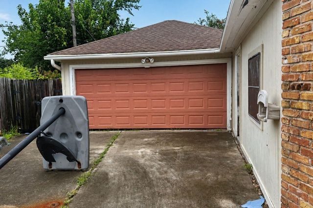 423 Woodvine Drive, El Lago, TX 77586