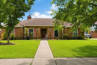 423 Woodvine Drive, El Lago, TX 77586