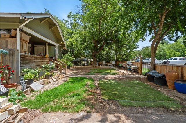905 W 10th ST, Georgetown, TX 78626