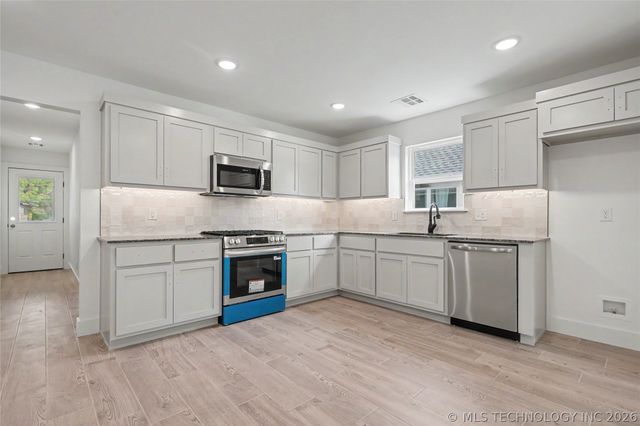 811 S Wood Street, Pryor, OK 74361