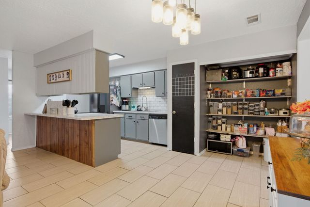 232 17th Street SE, Rio Rancho, NM 87124