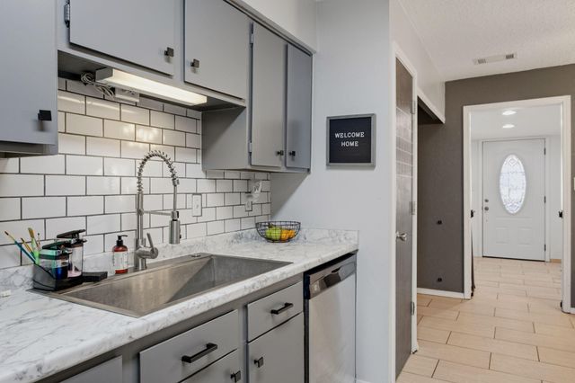 232 17th Street SE, Rio Rancho, NM 87124