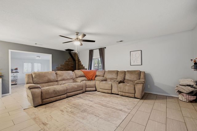 232 17th Street SE, Rio Rancho, NM 87124