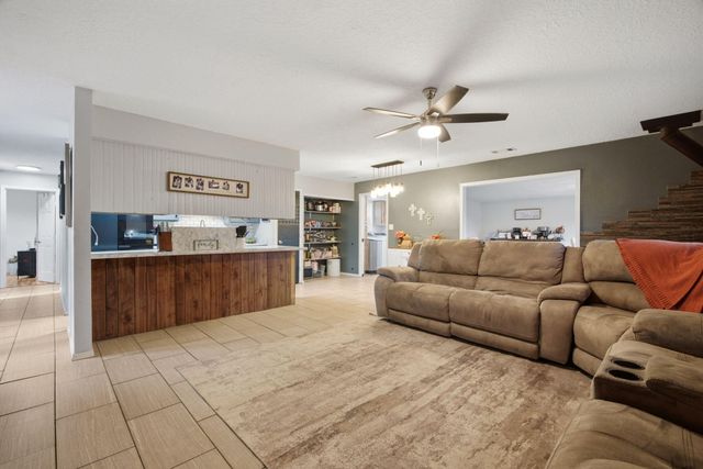 232 17th Street SE, Rio Rancho, NM 87124