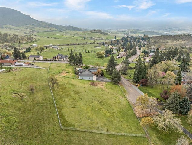 2455 David Lane, Medford, OR 97504