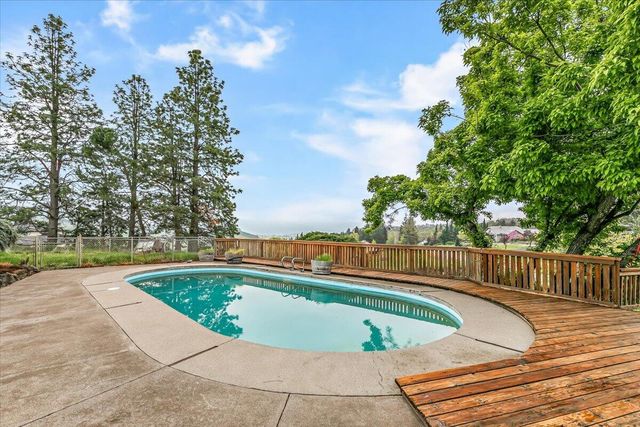 2455 David Lane, Medford, OR 97504