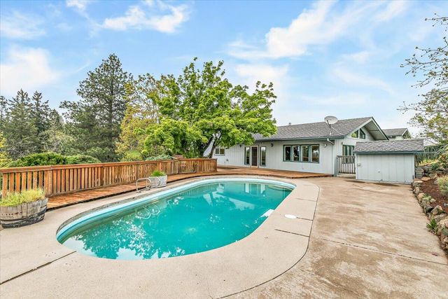 2455 David Lane, Medford, OR 97504