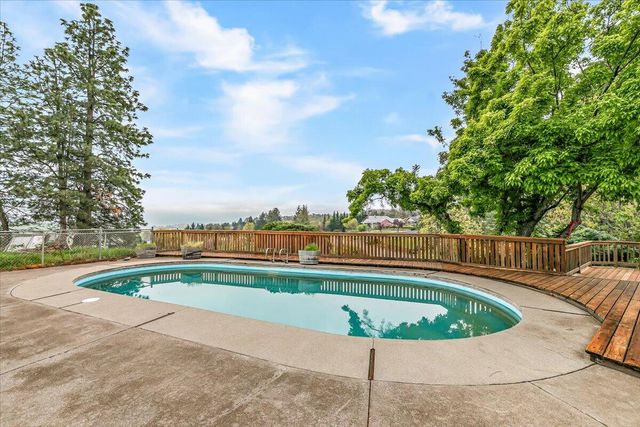 2455 David Lane, Medford, OR 97504