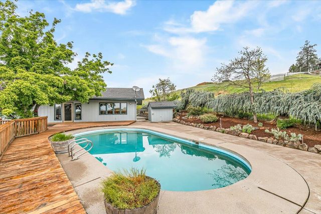 2455 David Lane, Medford, OR 97504