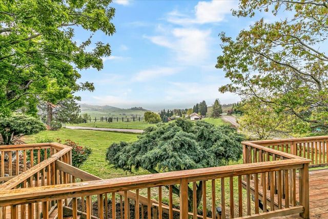 2455 David Lane, Medford, OR 97504