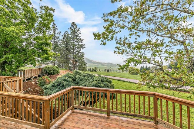 2455 David Lane, Medford, OR 97504