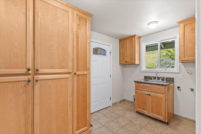 2455 David Lane, Medford, OR 97504