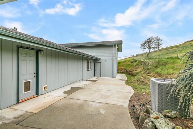 2455 David Lane, Medford, OR 97504