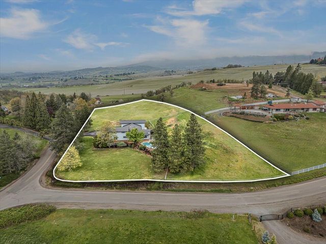 2455 David Lane, Medford, OR 97504