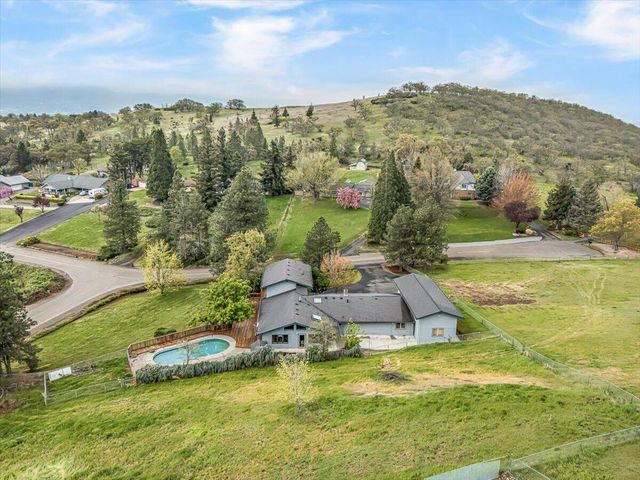 2455 David Lane, Medford, OR 97504