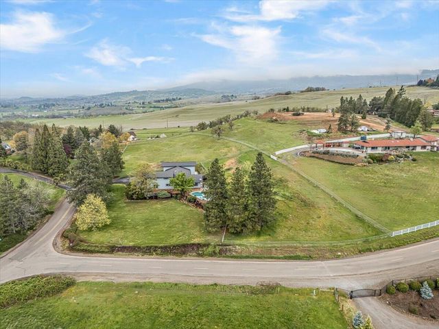 2455 David Lane, Medford, OR 97504