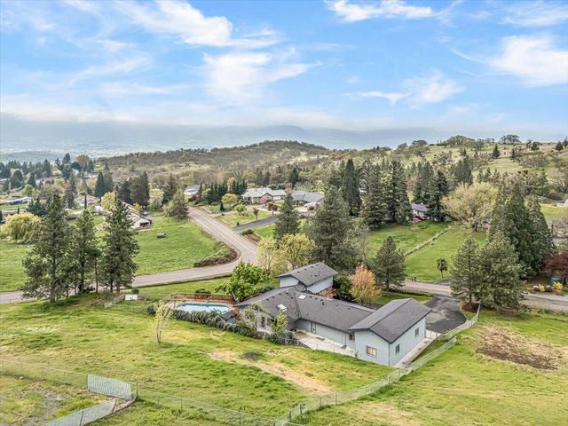 2455 David Lane, Medford, OR 97504