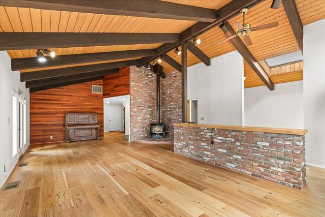 2455 David Lane, Medford, OR 97504